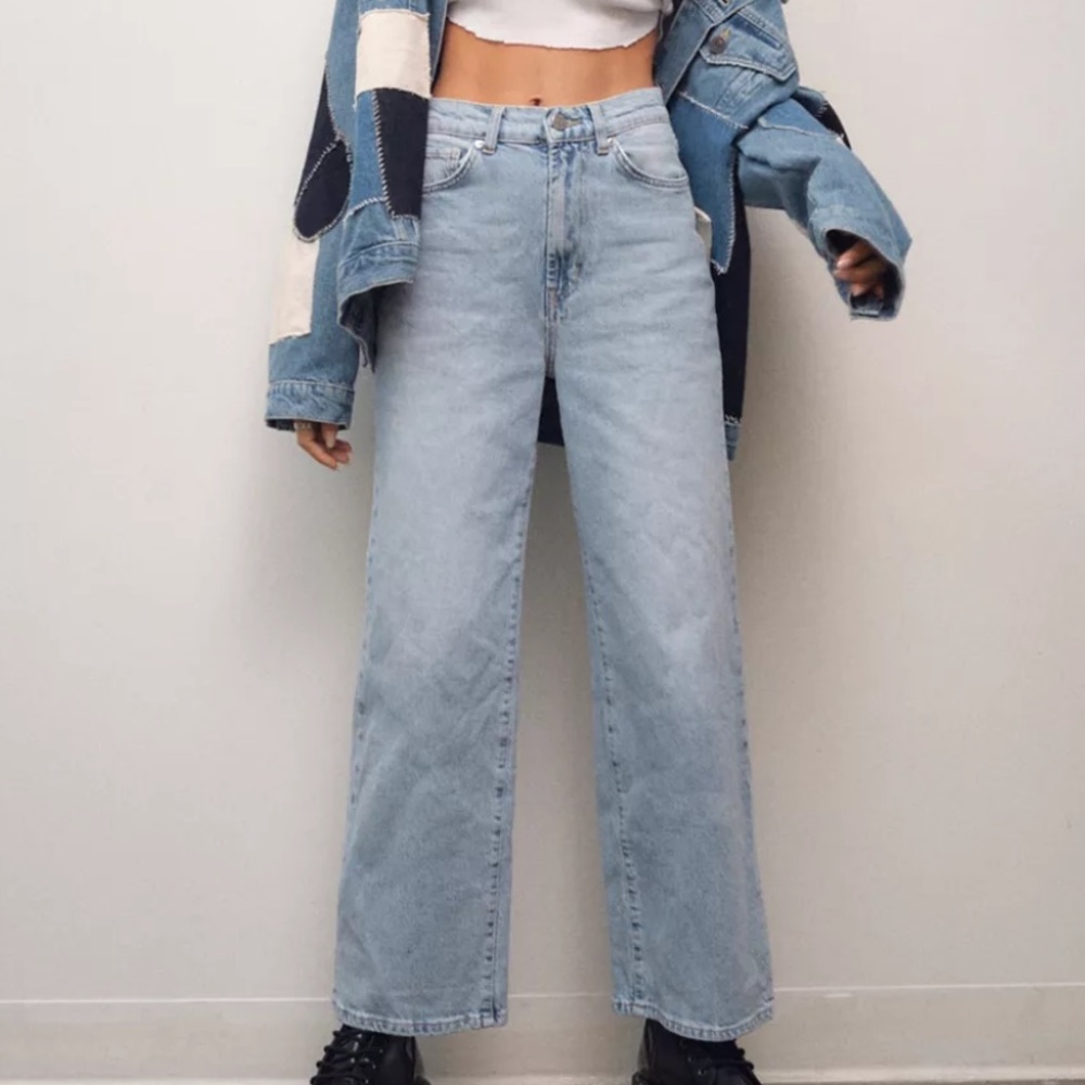 Urban outfitters “high and wide” wide legged jeans in 27 NWOT